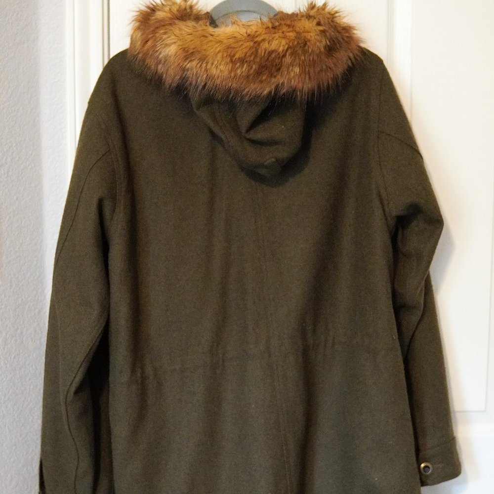 Obey parka in olive with faux-fur lined hood (Large)